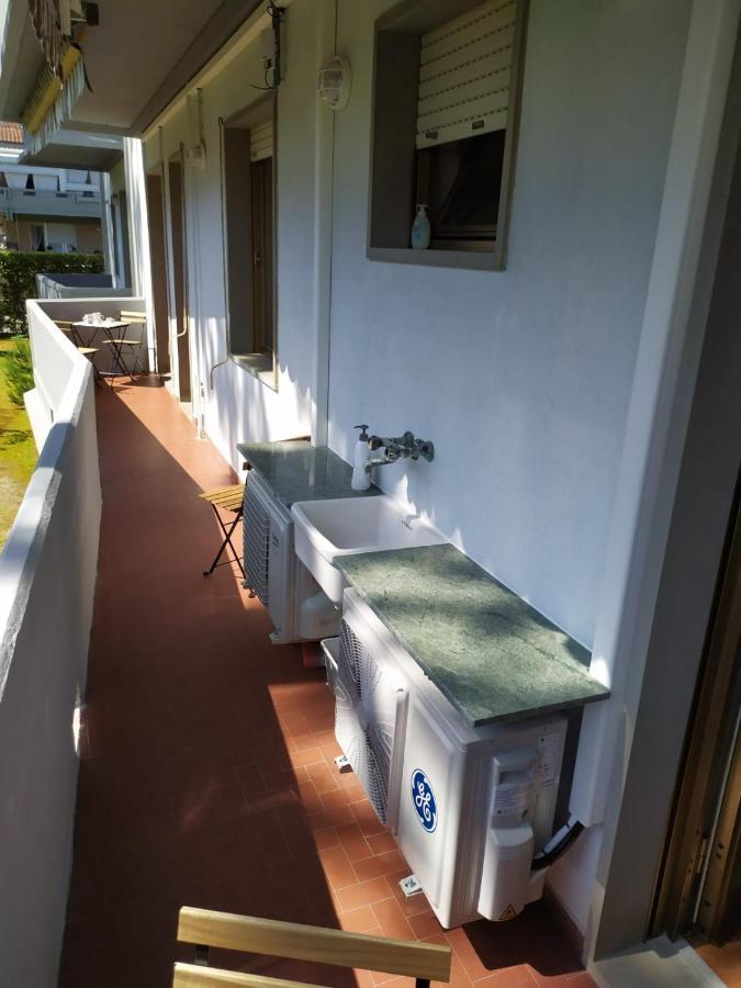 Beach House, 300 M Dal Mare, Marina Di Massa Exterior foto
